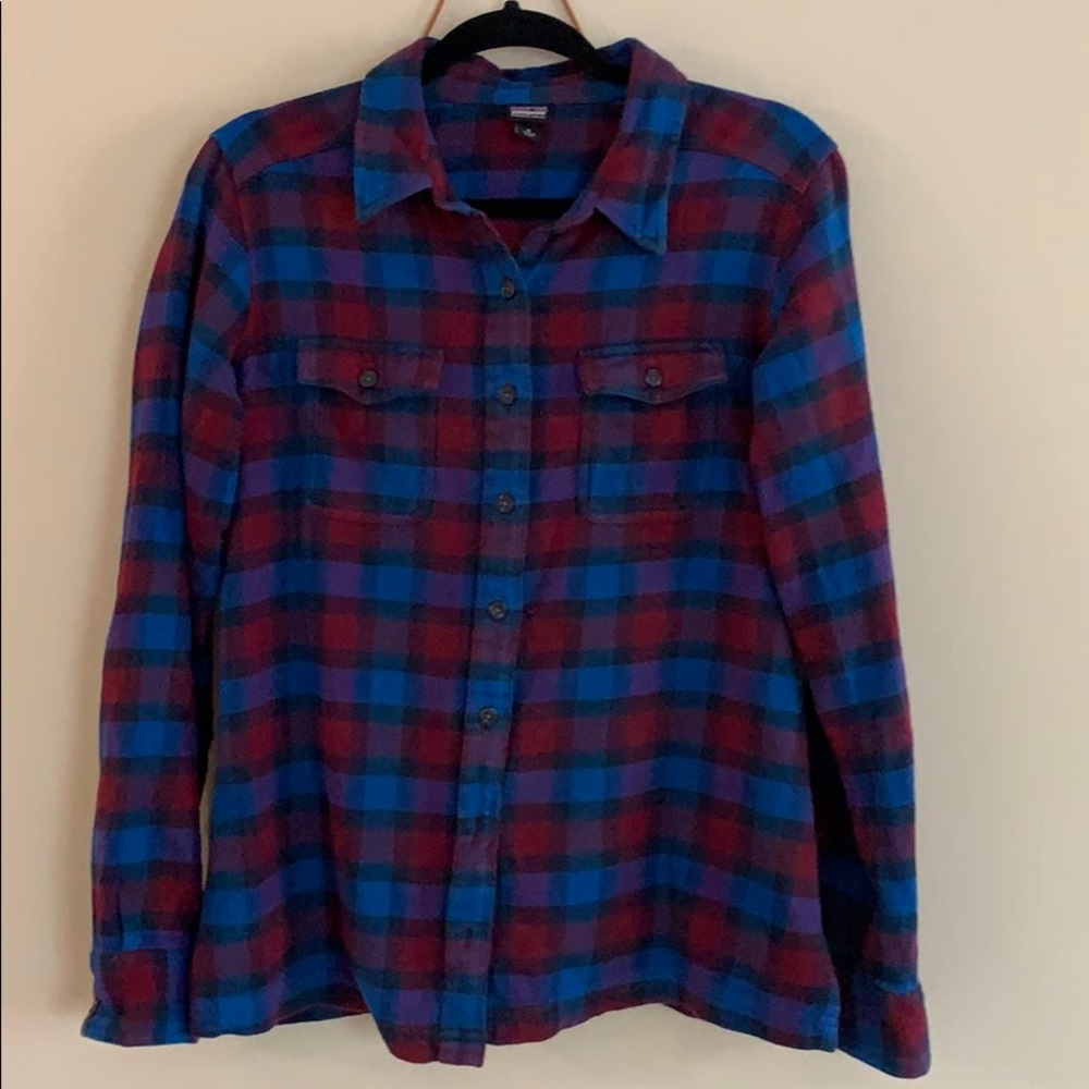 Patagonia women’s 6 s/m button up plaid shirt